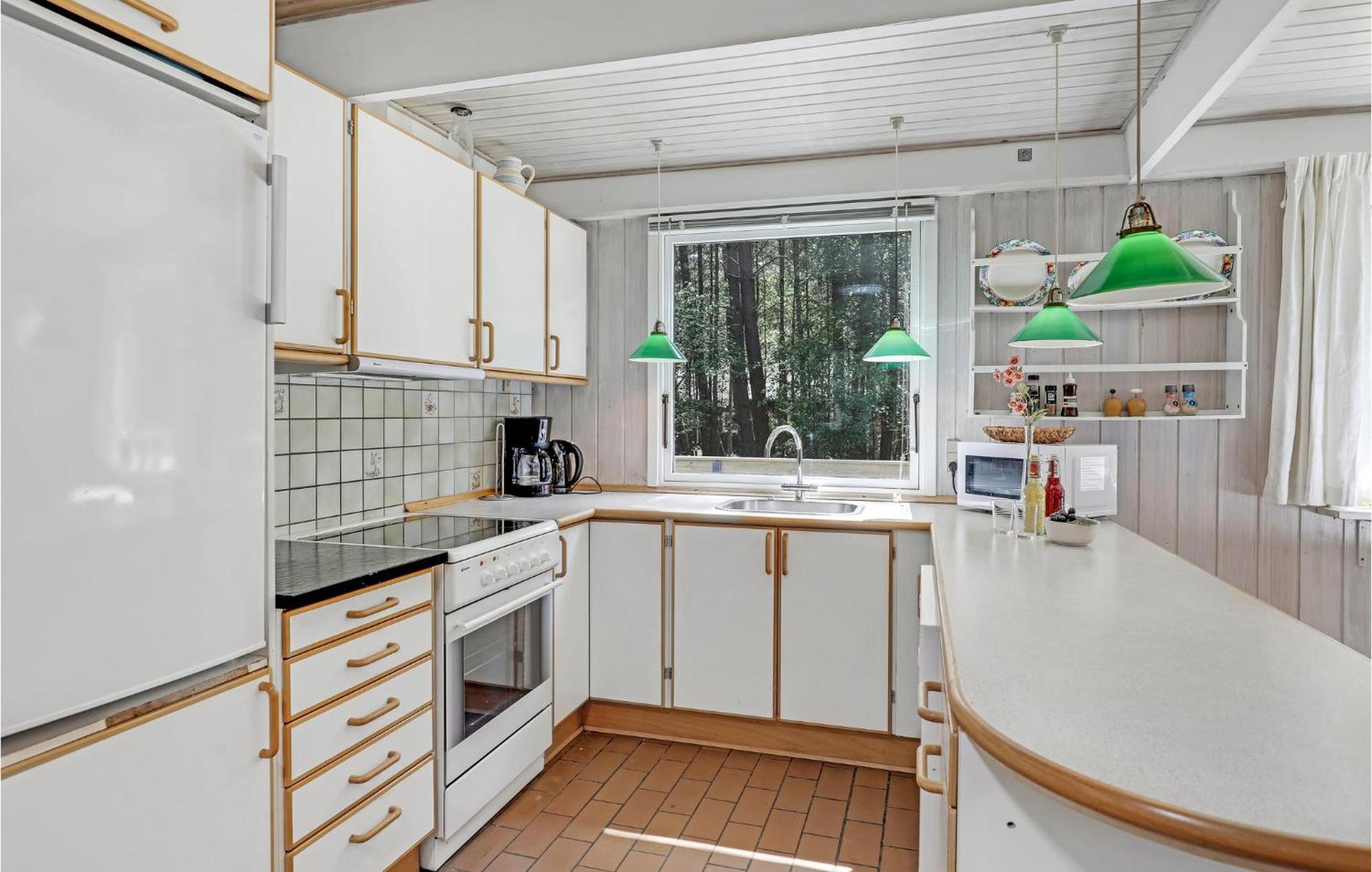 Lovely Home In Nexo With Kitchen エクステリア 写真