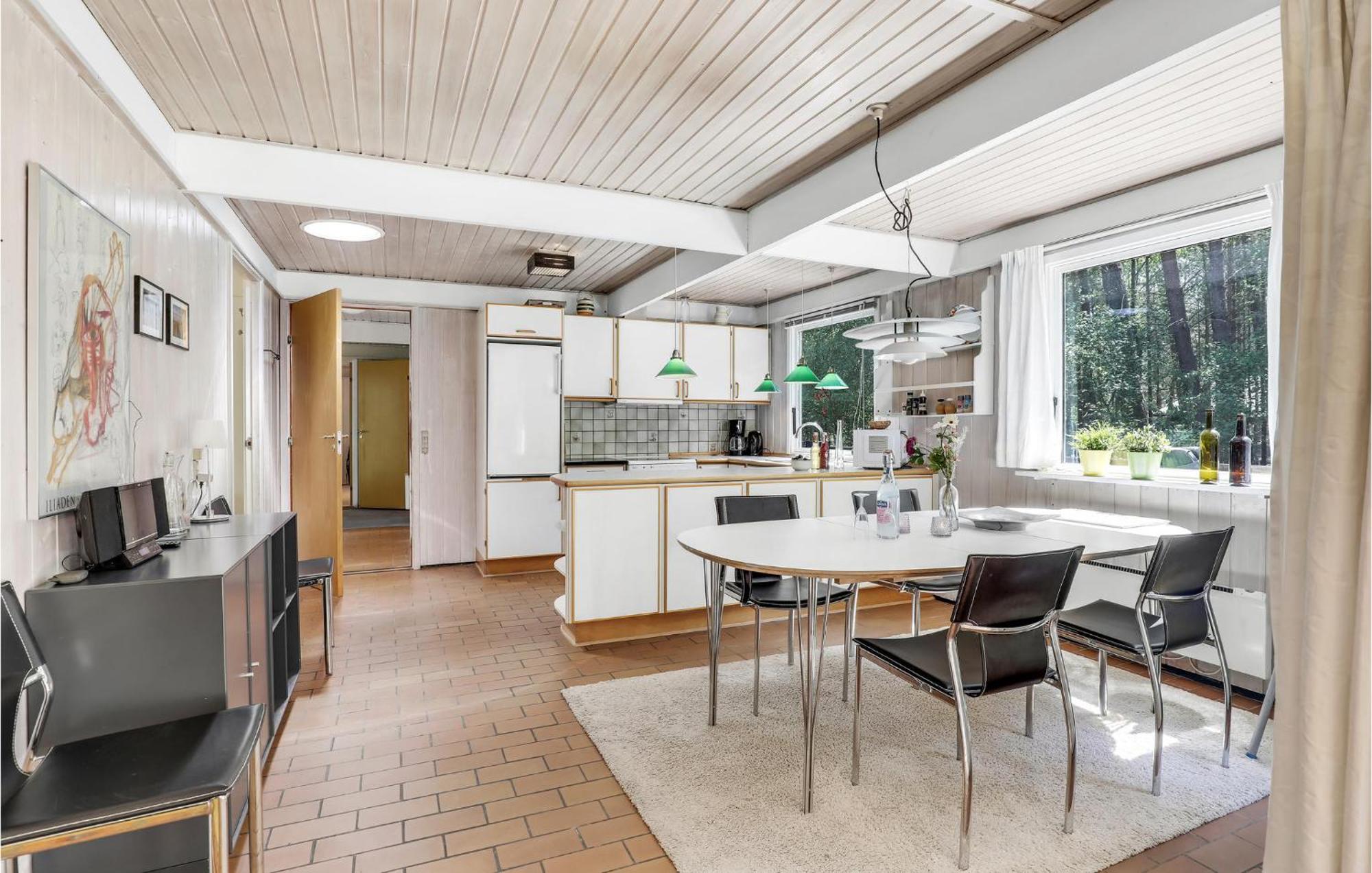 Lovely Home In Nexo With Kitchen エクステリア 写真